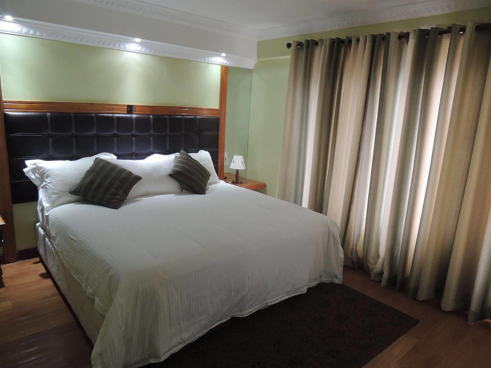 โรงแรมไนโรบี อัพเปอร์ฮิลล์ ภายนอก รูปภาพ